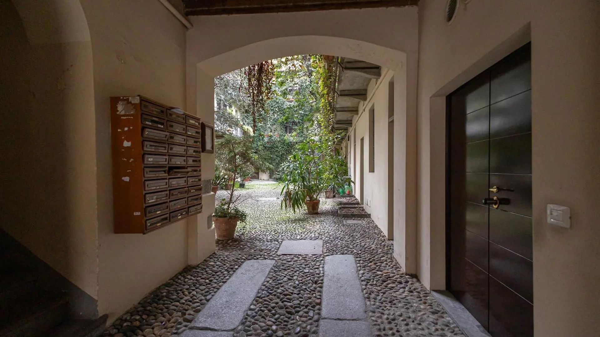 Flora 57 - Splendido Loft Nel Cuore Dei Navigli Milan Apartment