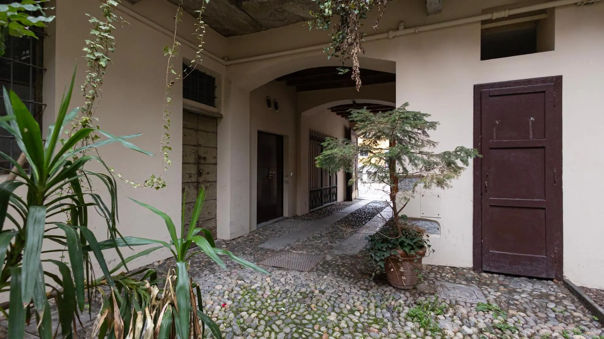 Apartment Flora 57 - Splendido Loft Nel Cuore Dei Navigli Milan